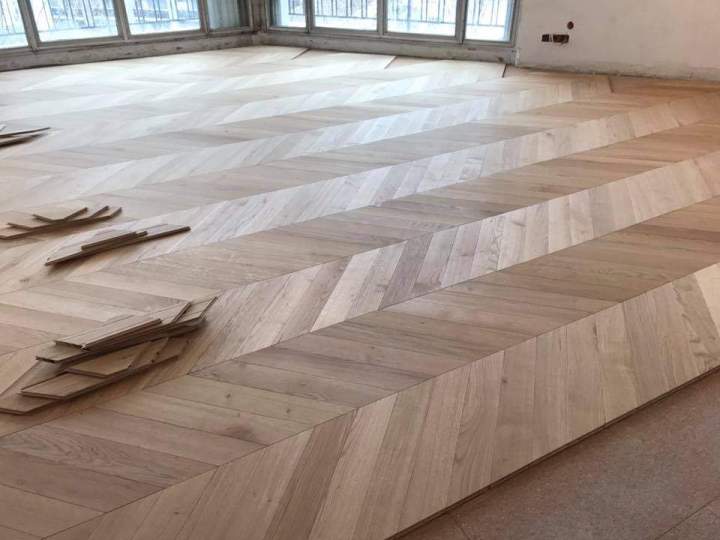 Pose et rénovation de parquet pour un sol chaleureux